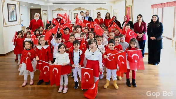 Gaziosmanpaşalı Miniklerin Gururlandıran Bayrak Sevgisi